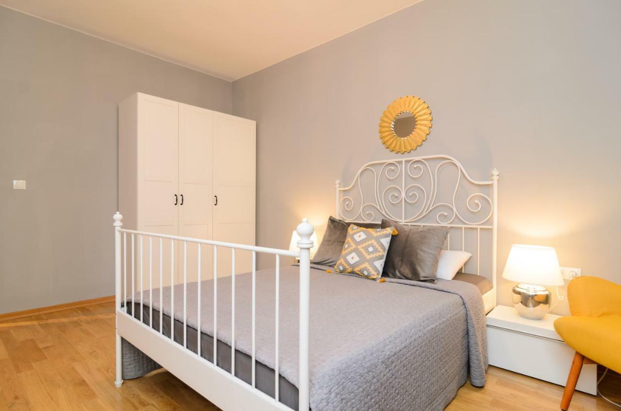Rise & Shine Sofia Luxury Apartment By Flat Mаnager Exteriör bild